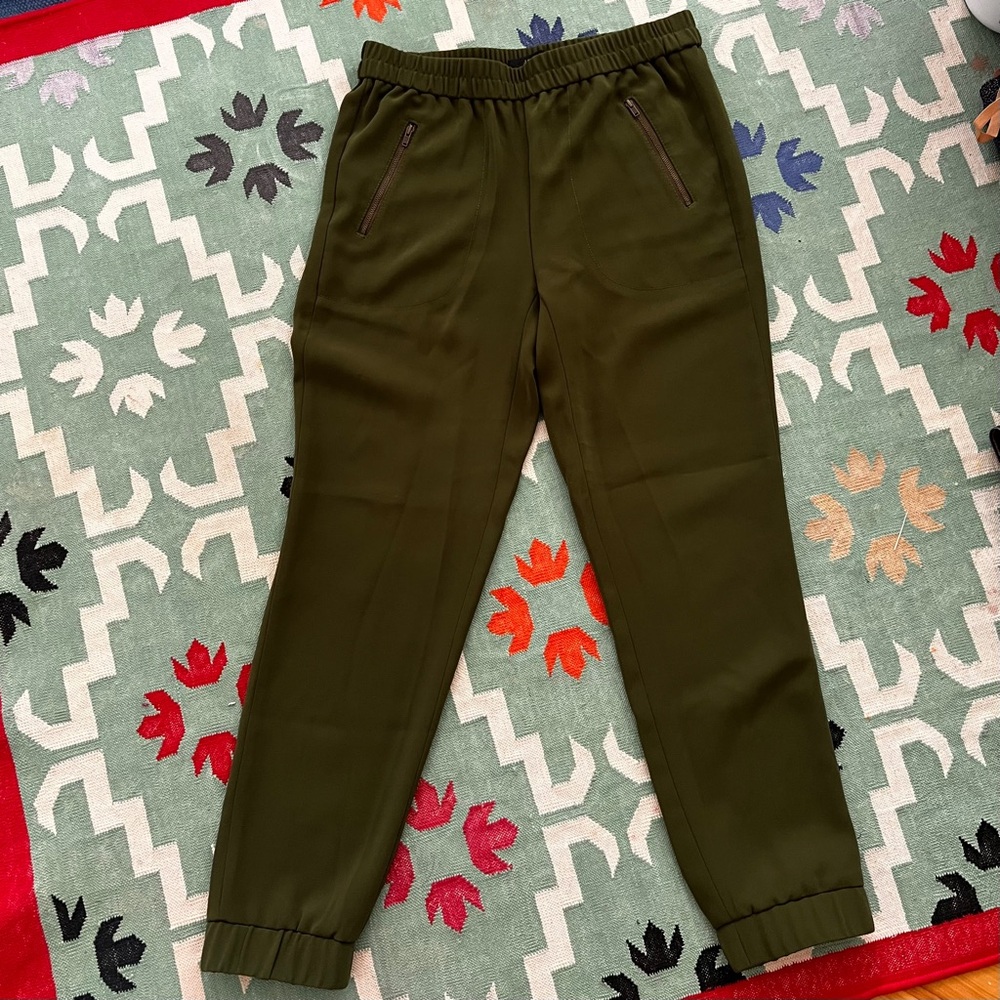 Moss green crepe jogger